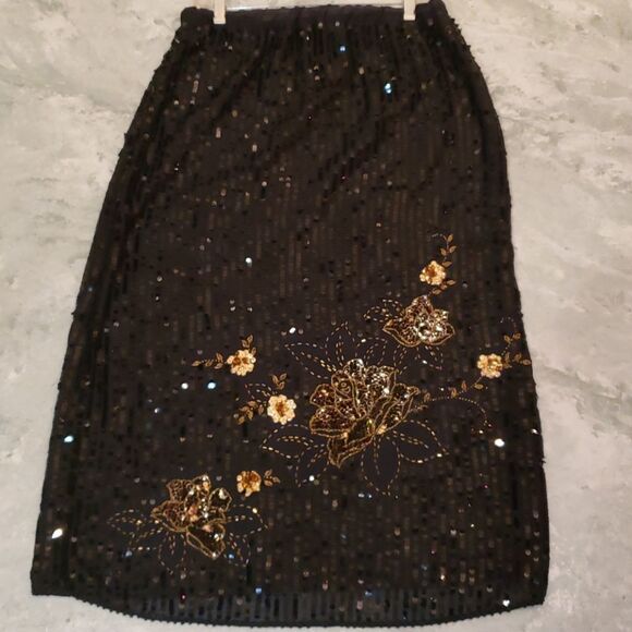 Dresses & Skirts - Glamorous Black & Gold Sequin Floral Skirt
